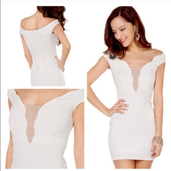 ⬇️ Gorgeous white dress! ⬇️