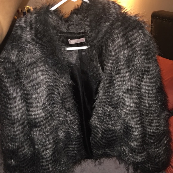 Faux fur jacket - Picture 2 of 4
