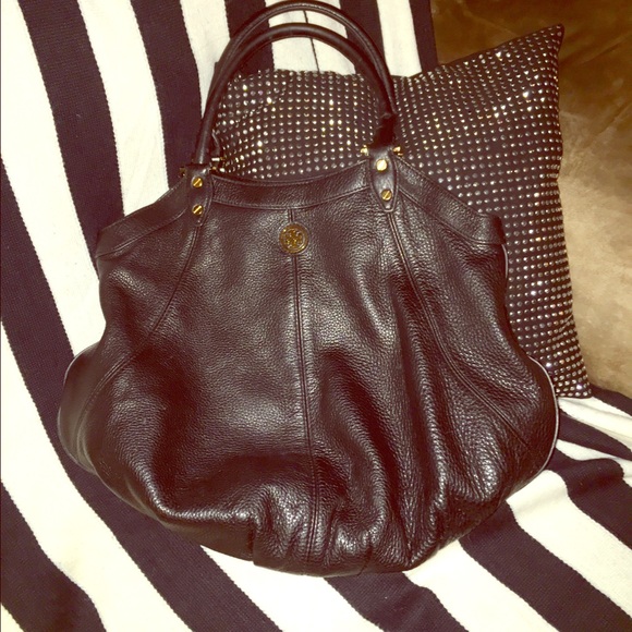 Tory Burch Handbags - Tory Burch Dakota Large Hobo