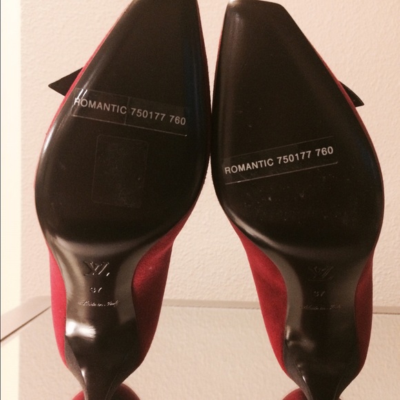 Louis Vuitton Rouge Romantic Pump - Picture 4 of 4