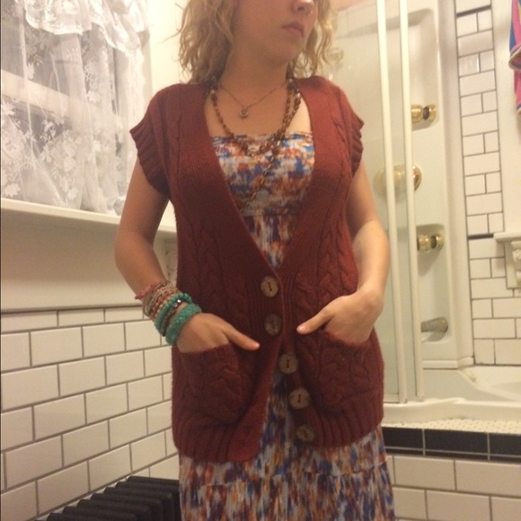 Adorable sweater tank vest hippie boho maroon 21 M