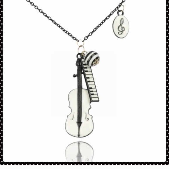 Adorable music lover necklace