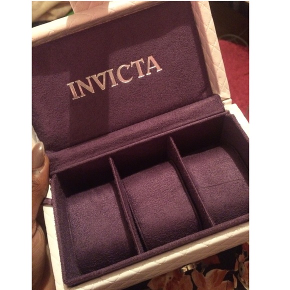 White quilted jewelry holder