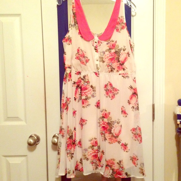 Xhilaration Dresses & Skirts - 2X White sundress with pink roses from Target