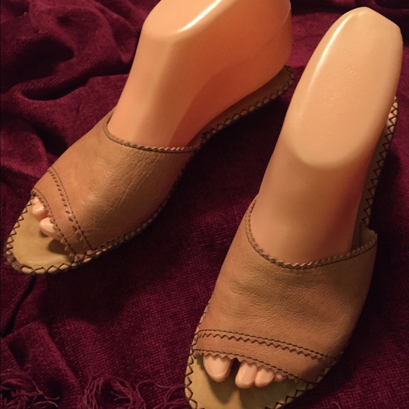 Gentle souls 6.5m leather slide kitten heel