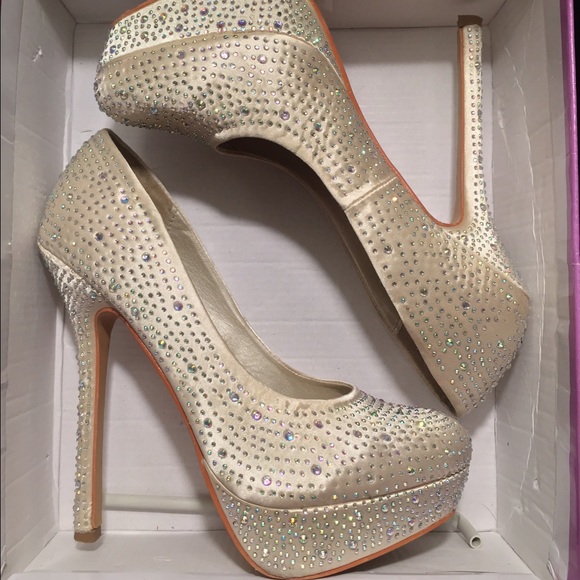 Beige Swarovski High Heels 👠💄👜 - Picture 4 of 4