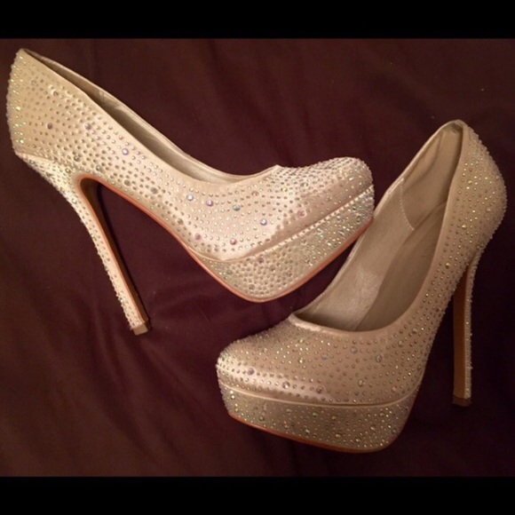 Beige Swarovski High Heels 👠💄👜 - Picture 2 of 4