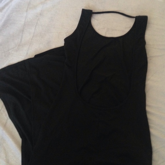 🚫BUNDLED🚫 Backless Mid-Length Dress - Picture 3 of 4