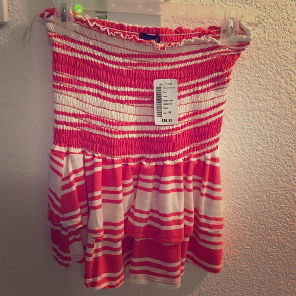 Ruffled strapless top