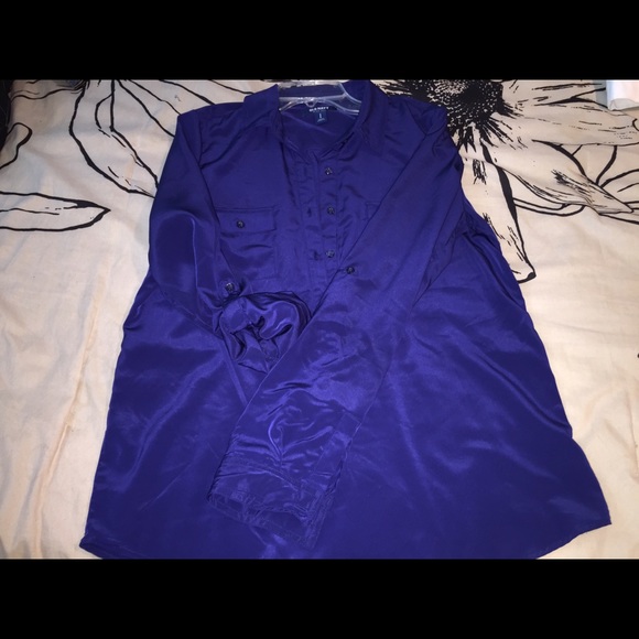 Polyester blend top - Picture 2 of 3