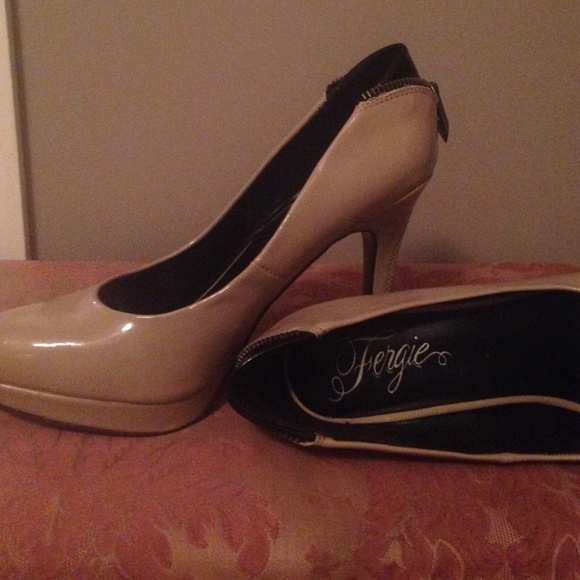 High heals - Picture 3 of 3