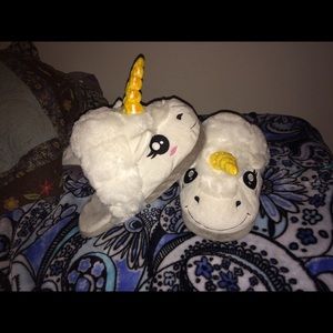 🌺 Traded 🌺 ✨Unicorn Slippers!✨
