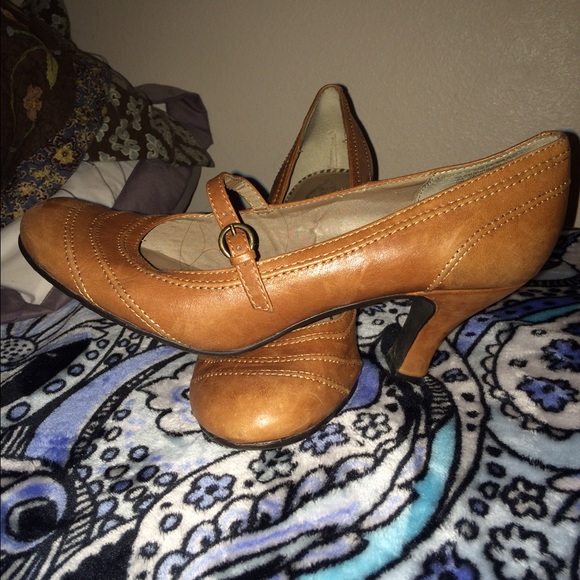 🌺Traded🌺Brown leather Mary Jane styled heels - Picture 1 of 2