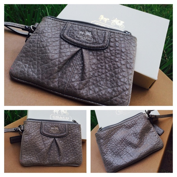 Coach wristlet “ON HOLD”