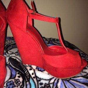 Red suede//Wedge heel