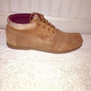 TOMS. MidTops. Size 10.5 mens.