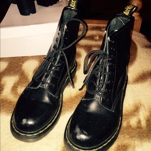 Doc Martens women's 1460 black US 7 UK 5