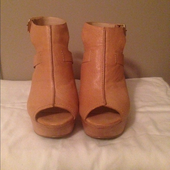 Shoes - Picture 2 of 4