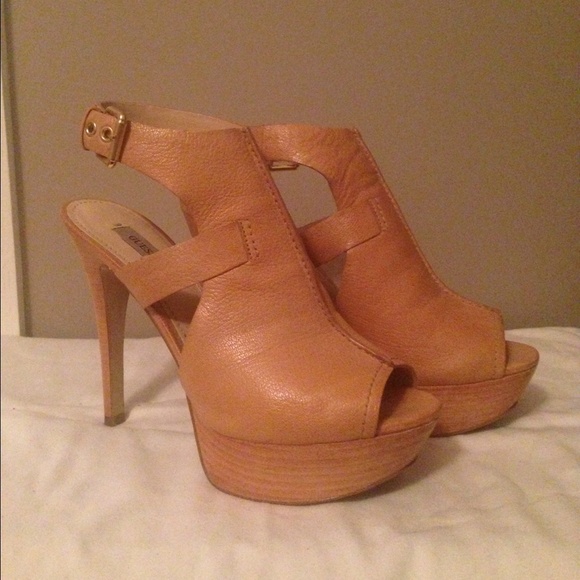 Shoes - Picture 3 of 4