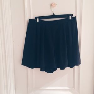 Black Flowy Shorts/skort