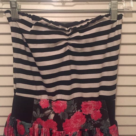 Pool Summer Dress - Picture 2 of 4