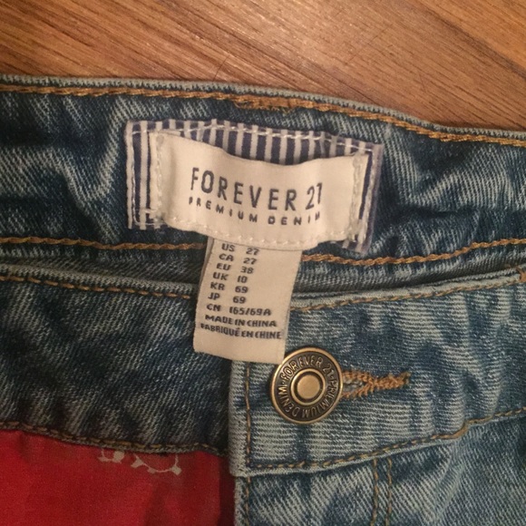 Shorts - Picture 3 of 4