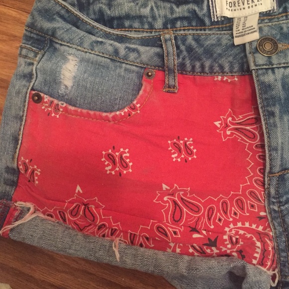 Shorts - Picture 4 of 4