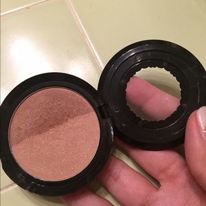 TWO FACED- TWO TONED BRONZER