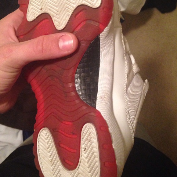 Jordan cherry 11's - Picture 2 of 3