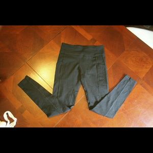 Black yogas with side pockets