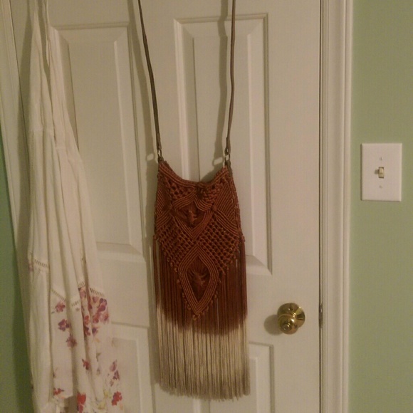 Free People Handbags - FREE PEOPLE crossover woven bag with ombre fringe