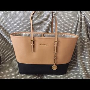 Michael Kors Jet Set Tote Suntan and Black