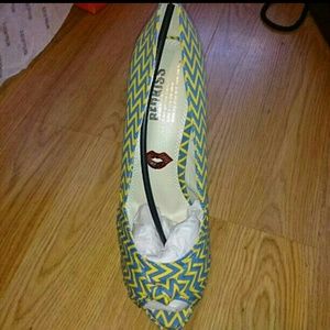 Platform zigzag heels