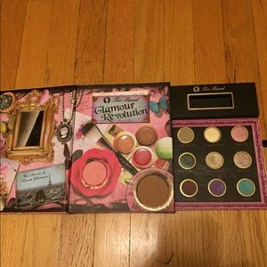 TWO FACED MAKEUP PALLET. ONLY USED TWICE