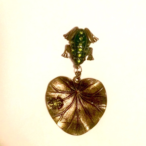 Anthropologie Frog on Lillypad pendant retail $49
