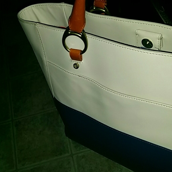 Handbag - Picture 3 of 4