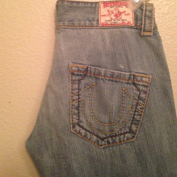 True Religion Boyfriend Cut Cropped  Capri SZ 28