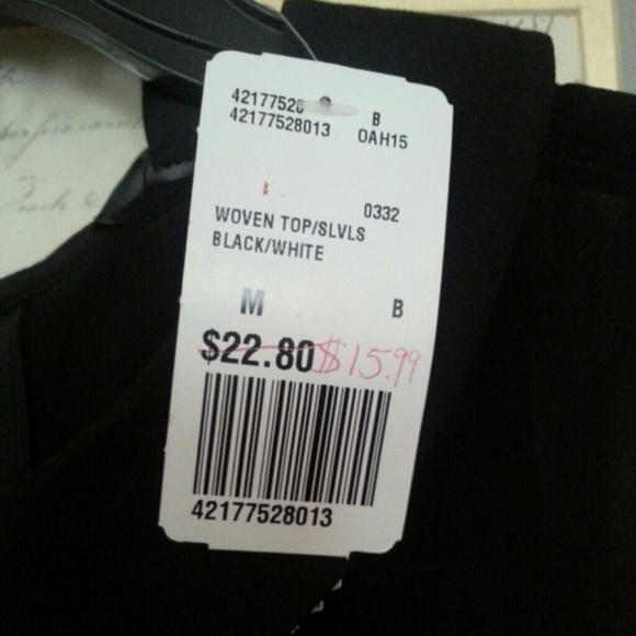 Forever 21 black sleeveless blouse - Picture 2 of 2