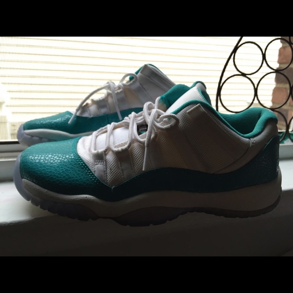 Low Top 11s sold on mercardi