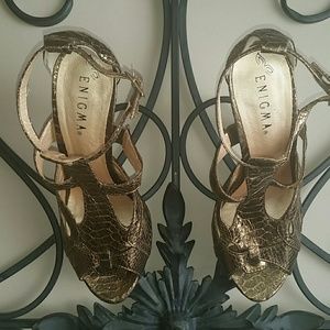 Gold / Bronze tone Enigma Heels