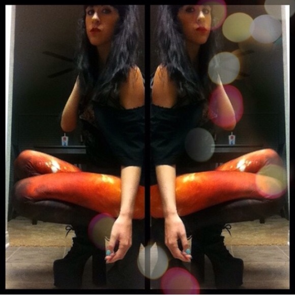 • BLACKMILK LEGGINGS • - Picture 3 of 3