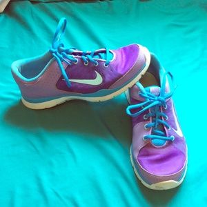 Nike tennis shoes