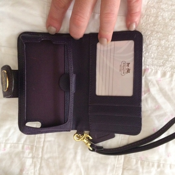 SOLD 💯Authentic Coach Iphone 5S case with wallet - Picture 2 of 3