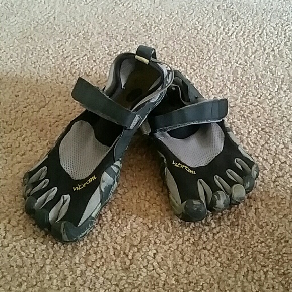 Vibrant 5 finger shoes