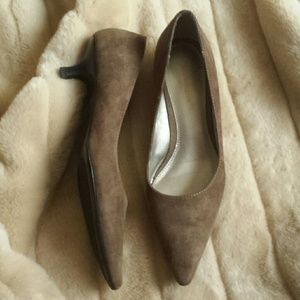 Liz Claiborne Flex Kitten Heels