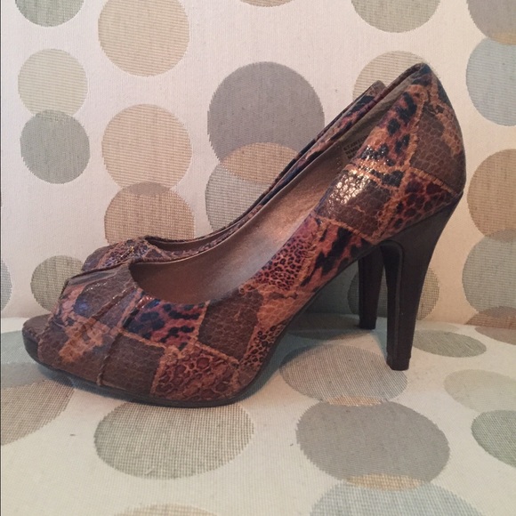 Animal print peep toe heels!