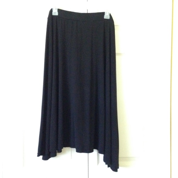 😱FINAL MARKDOWN-BEING DONATED😱Basic Black Skirt