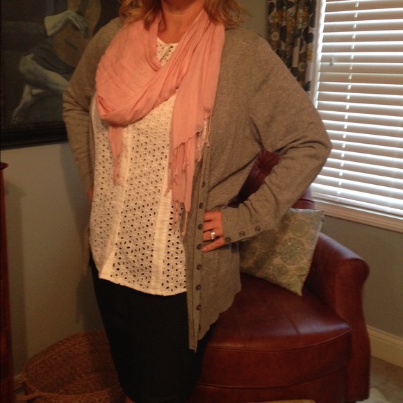 Size 18/20 lane Bryant grey cardigan. Lightweight