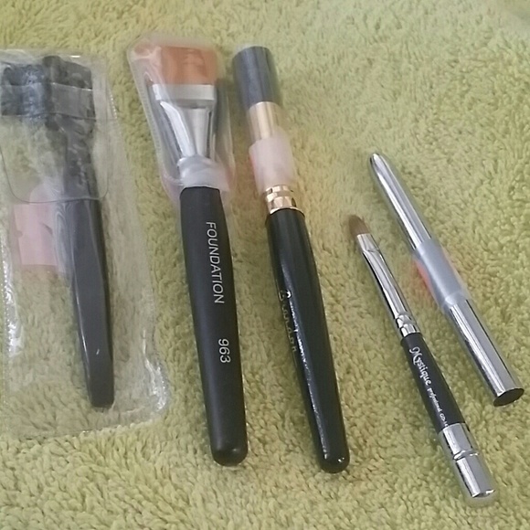 Make up Brushes new .. (33a) SOLD