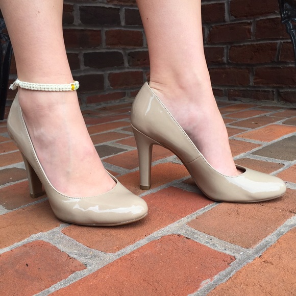 Bandolino Shoes - Nude Bandolino Pumps